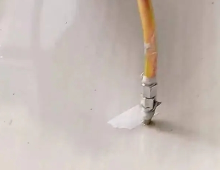 珠海瓷砖空鼓维修公司专业解答在瓷砖铺贴过程中，如果使用的砂料过粗（如全部使用了粗砂），可能会导致以下问题
